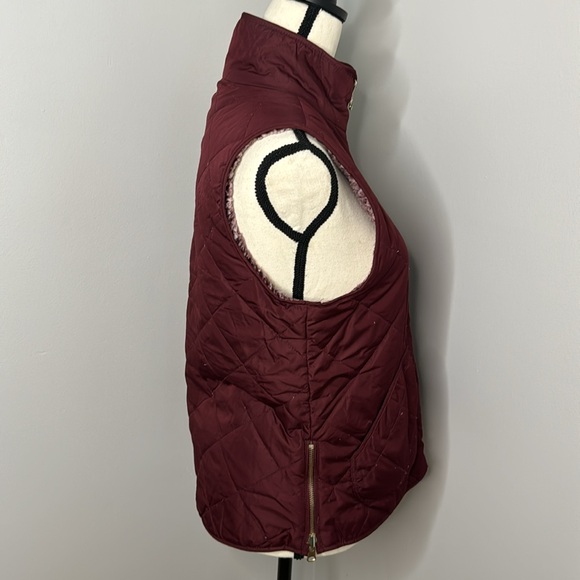 Thread & Supply Women’s Red/Burgundy Soft Shell/Sherpa Reversible Vest Sz M - Picture 2 of 7